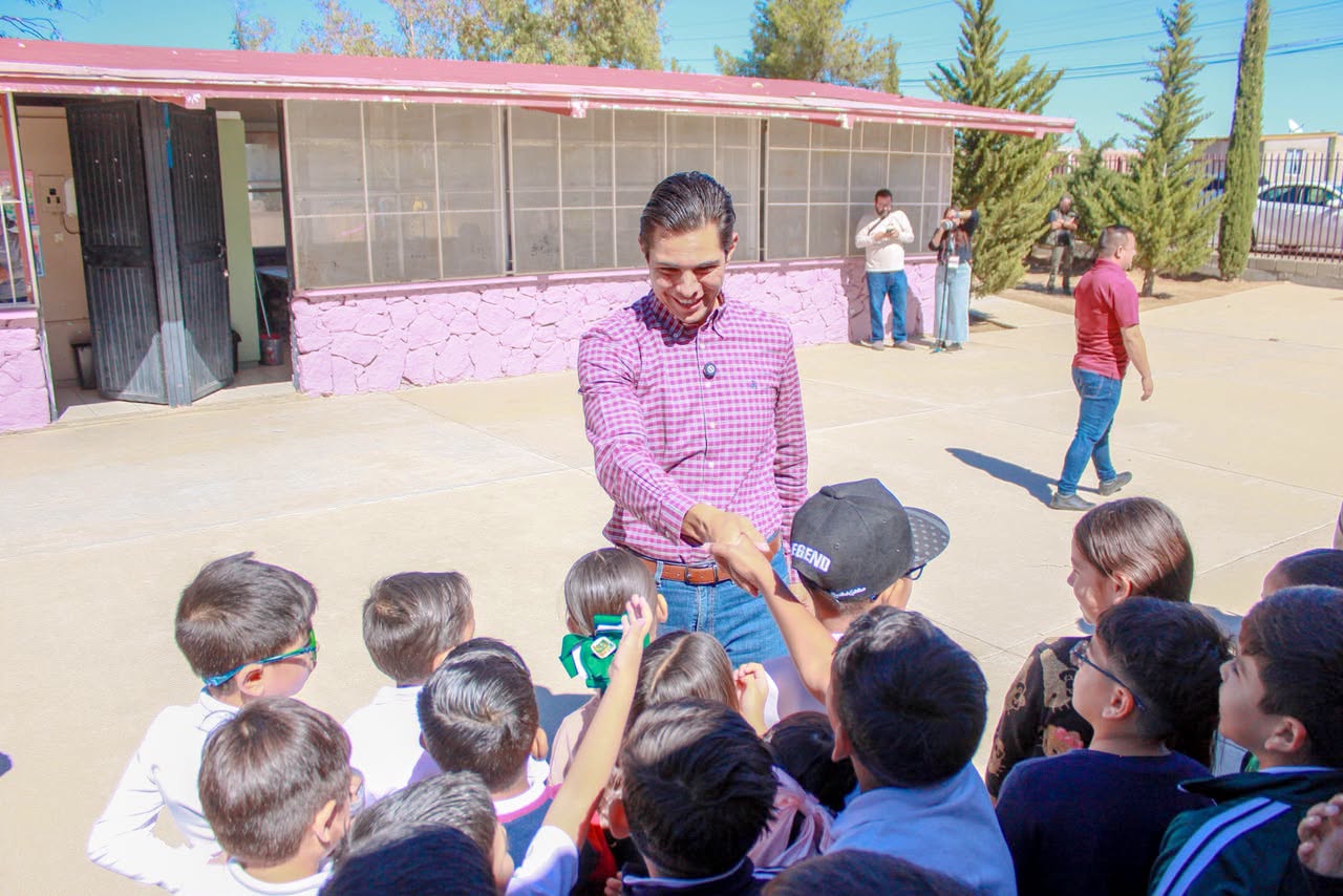 &iexcl;Alianza por la educaci&oacute;n! Reconoce Rom&aacute;n Cota obras de rehabilitaci&oacute;n de Sempra Infraestructura en La Rumorosa